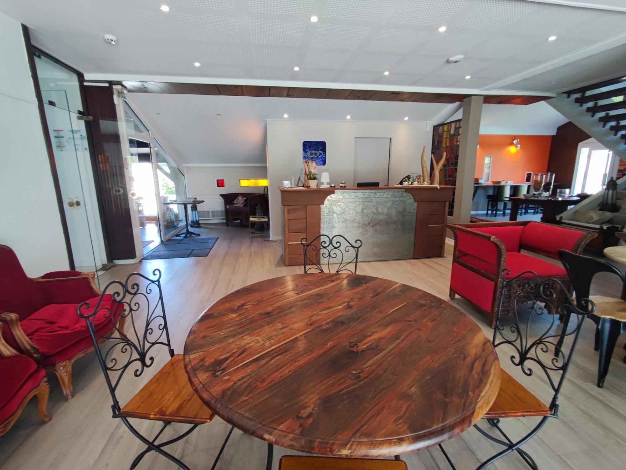 Hotel MOODz Pont-Eveque Zewnętrze zdjęcie
